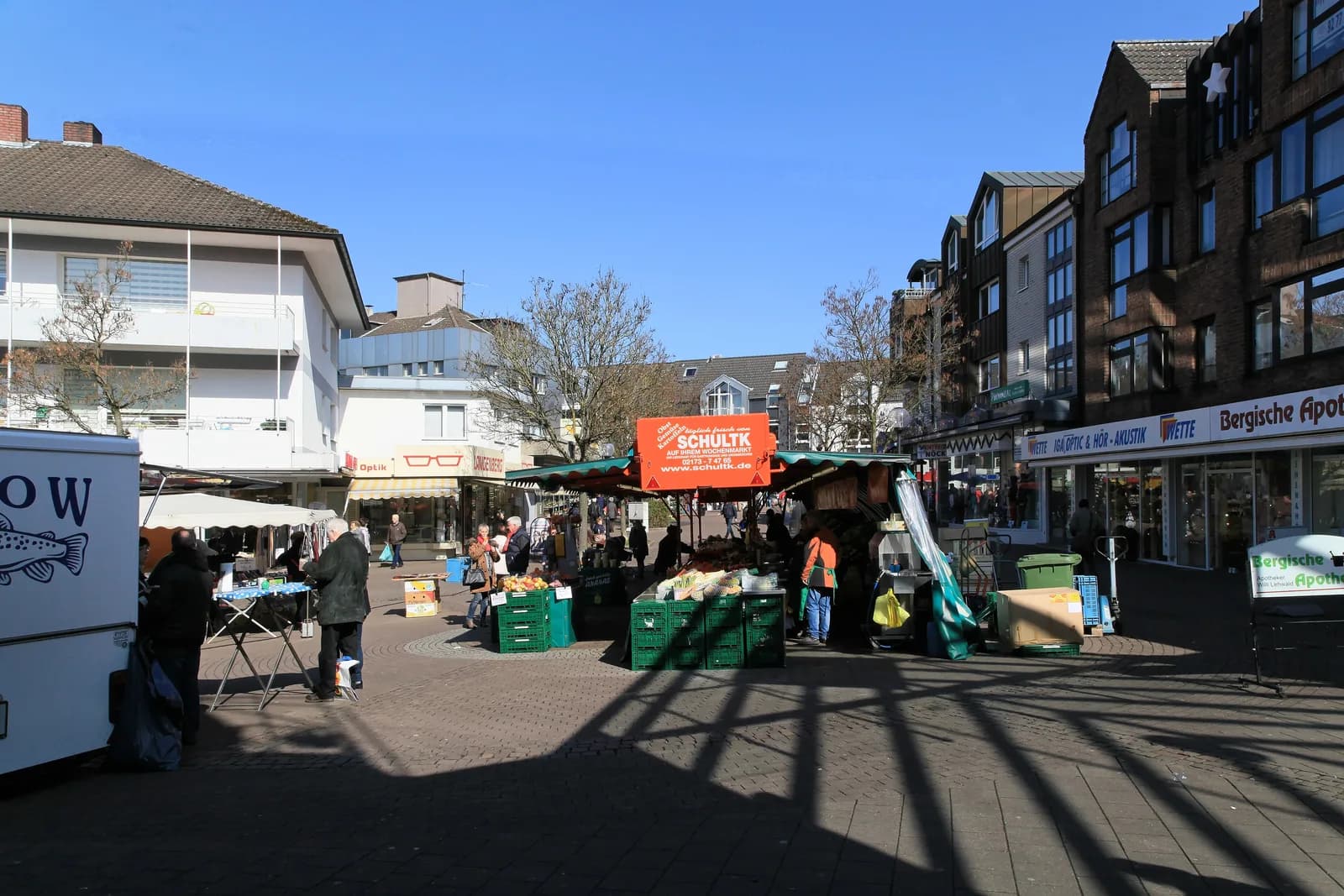 Wochenmarkt auf dem Neuen Markt in der Haaner Innenstadt
